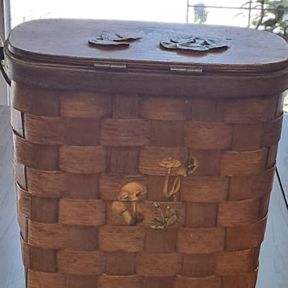 Vintage Basketville Woven Basket/Purse w/Wooden Lid, Mushroom Motif, Stamped - Picture 4 of 10